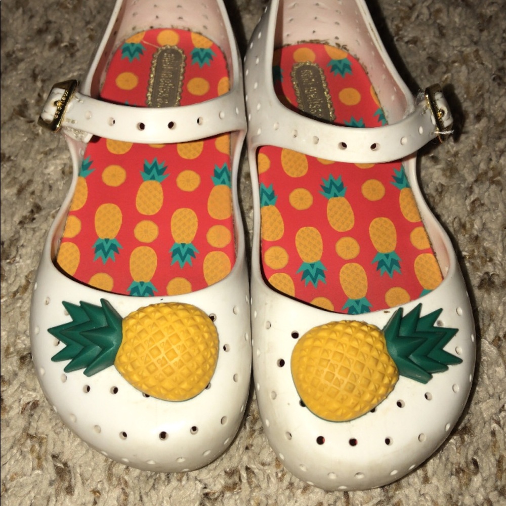 Mini Melissa pineapple size 10